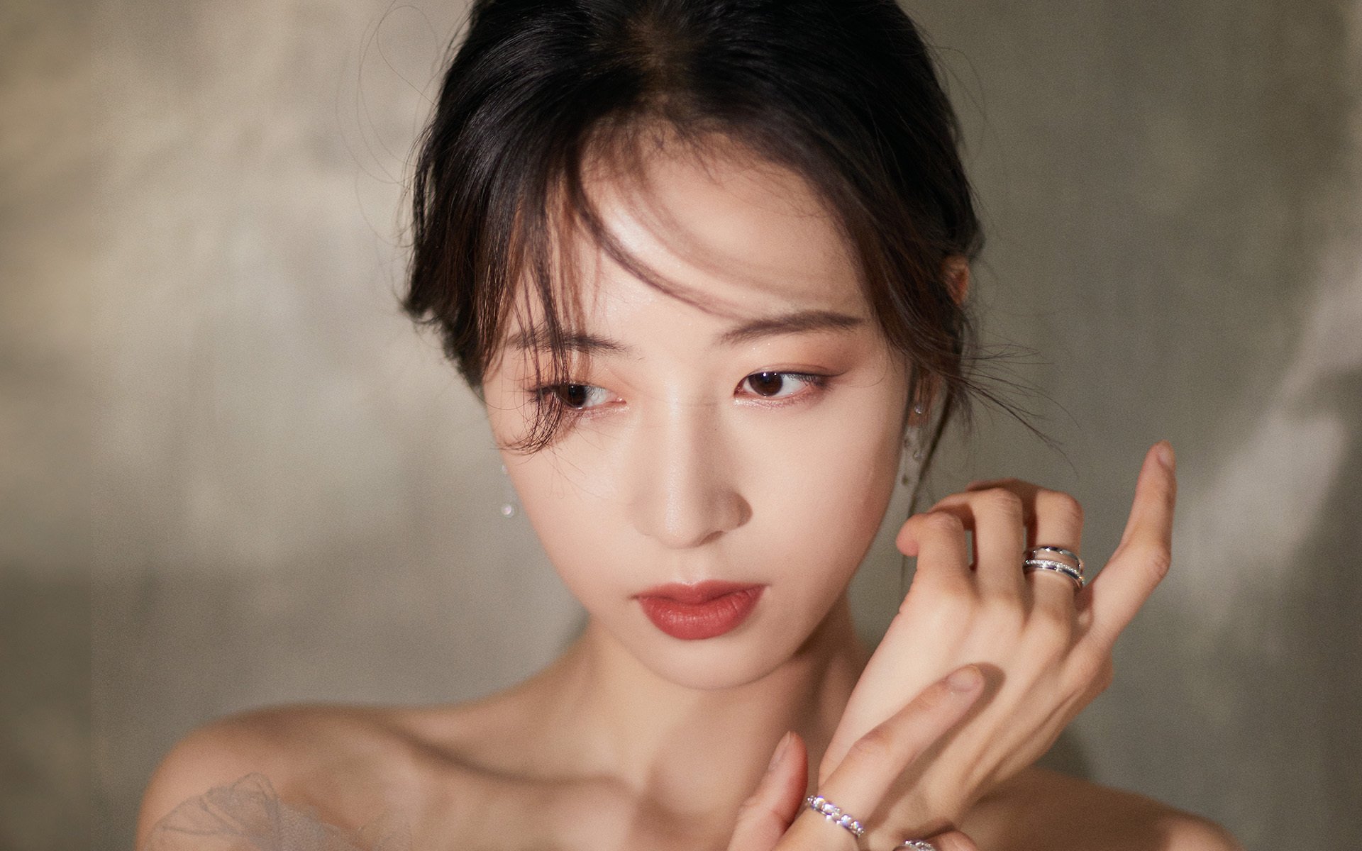 基:全黑队的“球场焦点”,每次出场都让人期待他在攻防两端的精彩表现