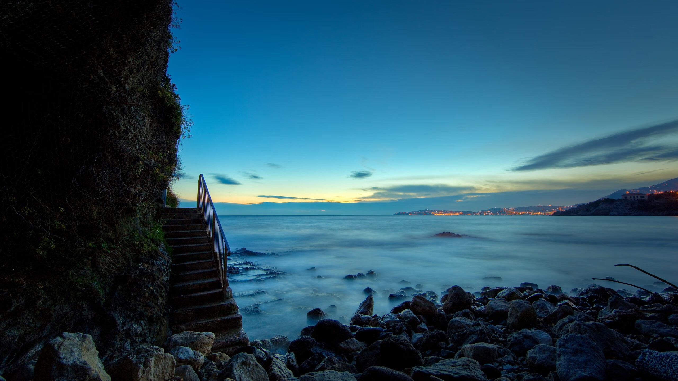 曼联球员探访福利院送上温暖,曼联足球运动员